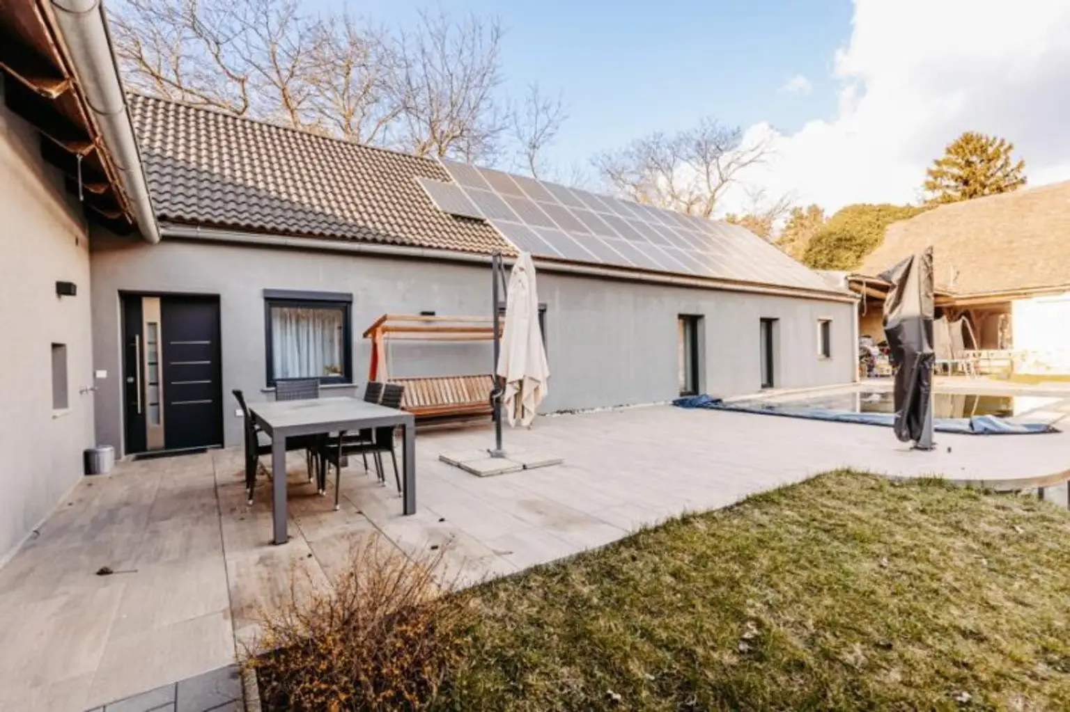 Verträumtes Bauernhaus neu adaptiert (2013) mit Toreinfahrt, Pool, Stadel und Schuppen