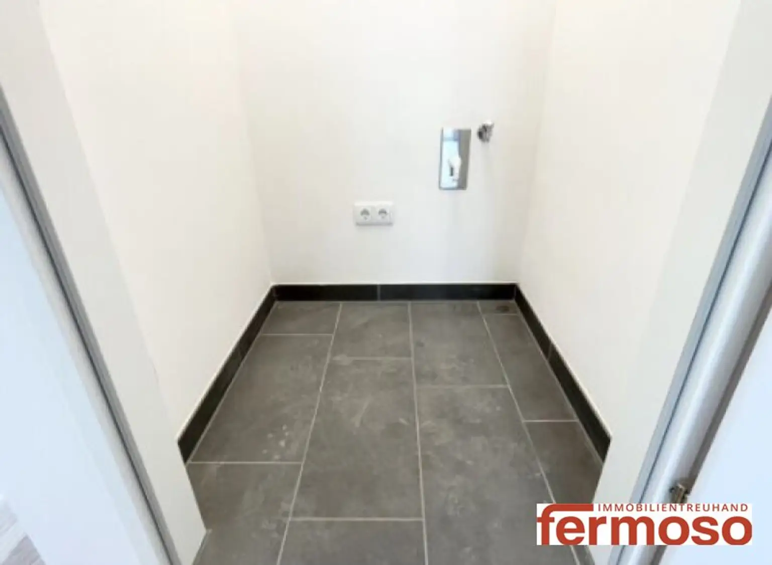 Helle Neubauwohnung 3 Zimmer Wohnung mit 2 Balkonen