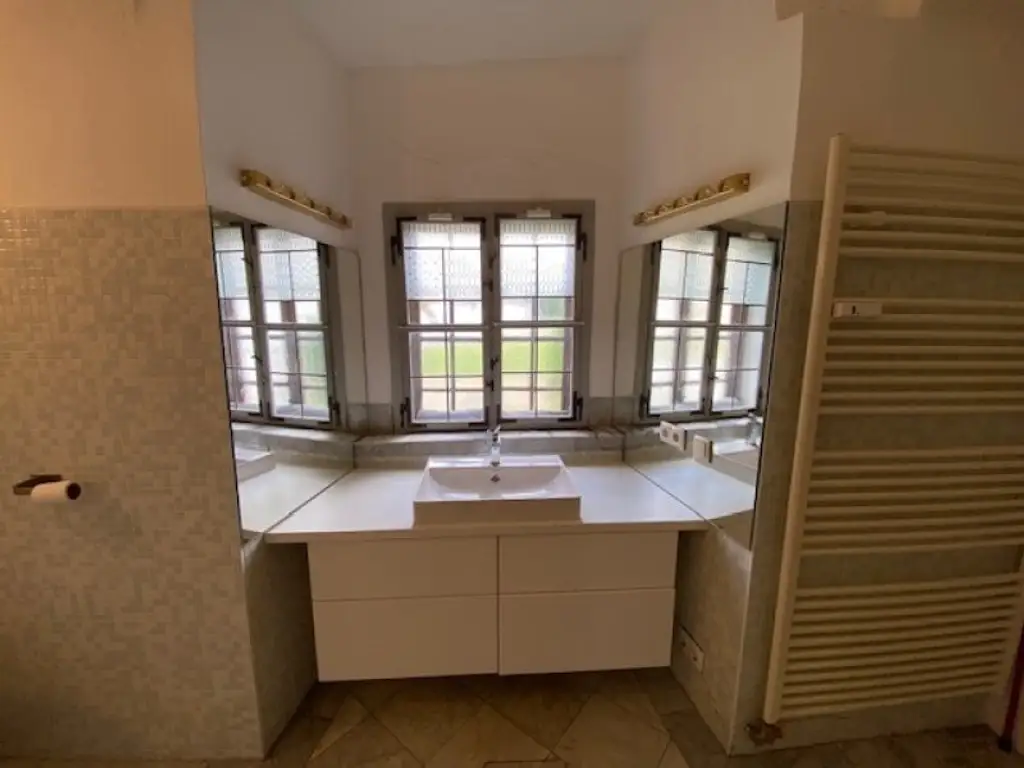 Traumhafte Gartenwohnung in Ebergassing: 140m² gepflegt mit Einbauküche und Badewanne!