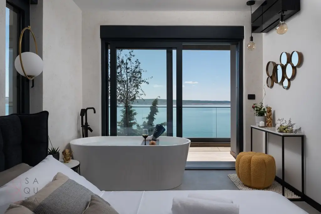 Exklusivität direkt am Meer – Moderne Luxusvilla bei Zadar mit 6 Suiten & Investmentpotenzial