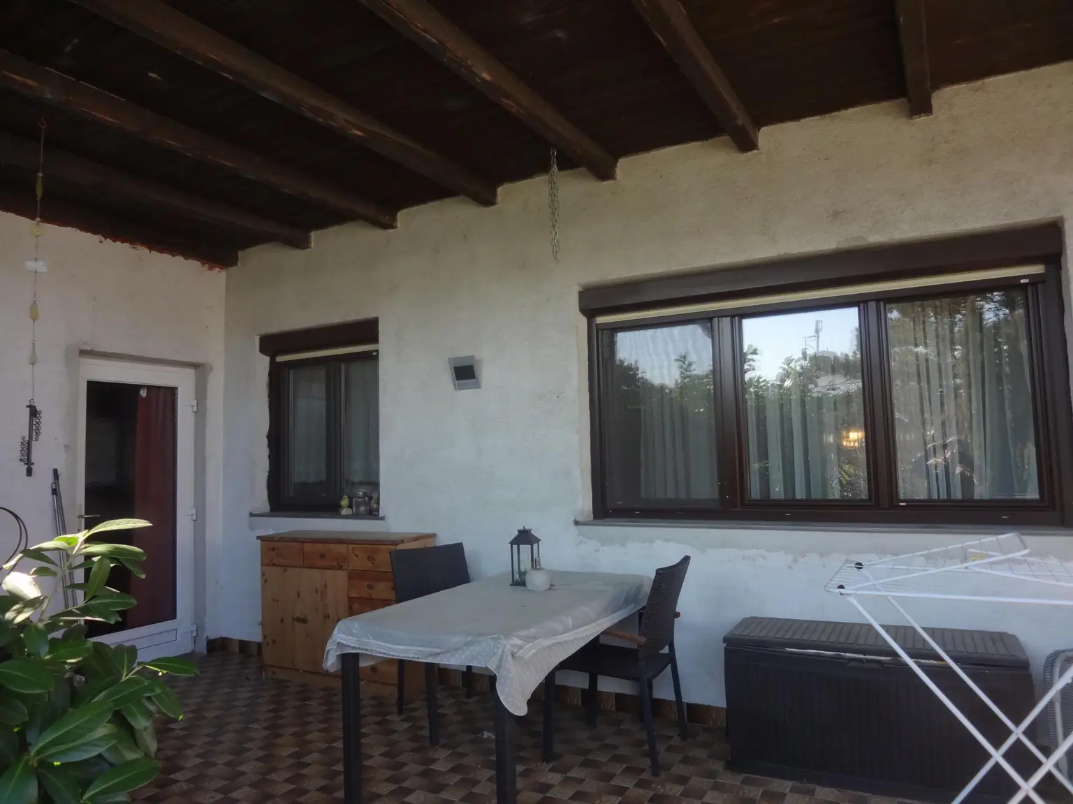 witterungsgeschützte Terrasse