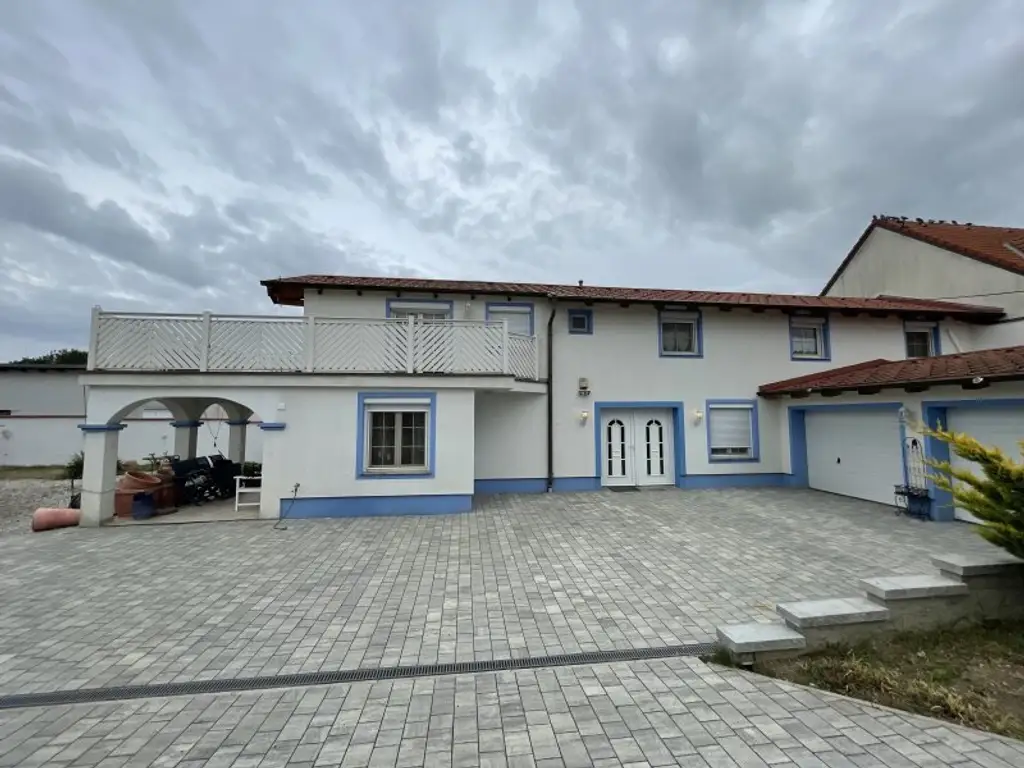 TOP-LIEGENSCHAFT MIT LUXUIÖSEM HAUS UND 2.568 m² GRUND - GRÜNRUHELAGE!