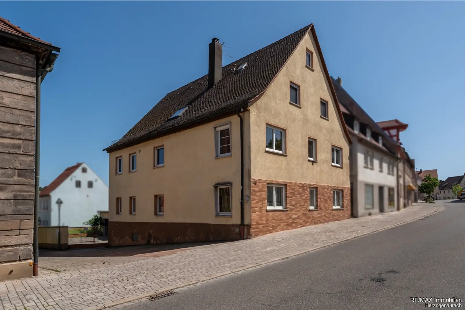 Sanierungsprofi für MFH in Langenzenn gesucht
OPEN HOUSE Besichtigungen am So. 26.07. 10 - 12 Uhr