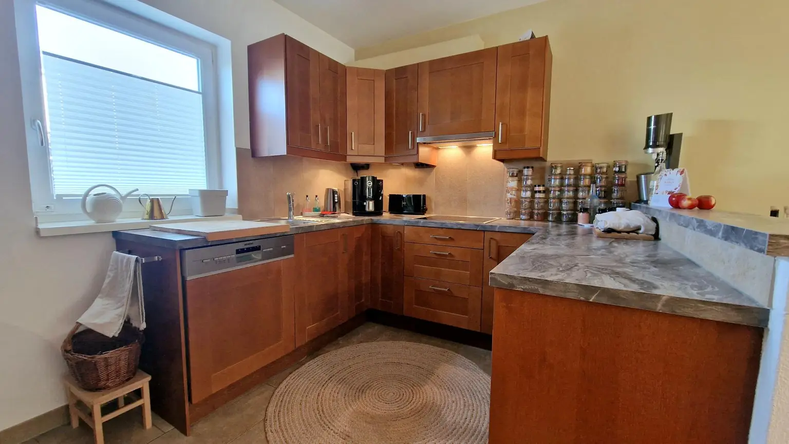 Charmantes Reihenhaus mit Garten, Pool und Terrasse – gepflegt & bezugsbereit ab Sommer 2026