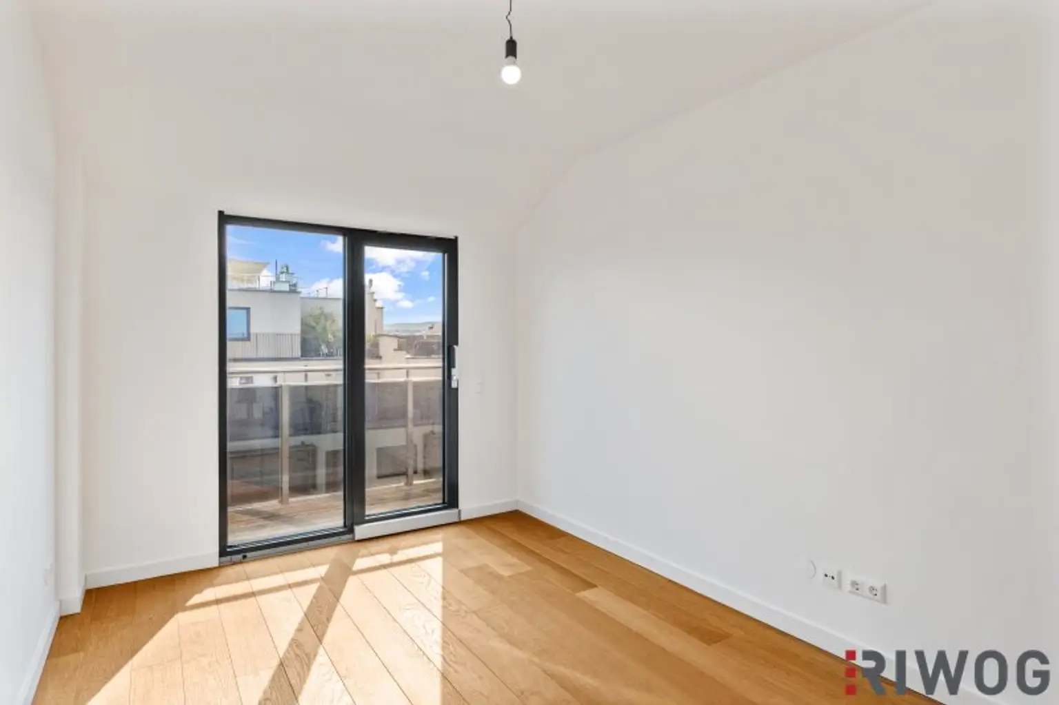 Moderne 3-Zimmer DG-Wohnung zwei Außenflächen und Traumausblick