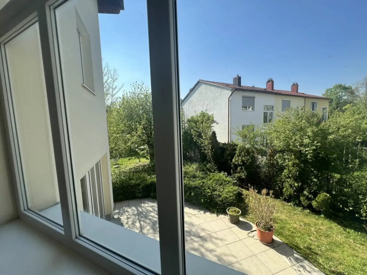 Moderne, zentrumsnahe Familienvilla mit großem Garten in gefragter Grünruhelage (!)