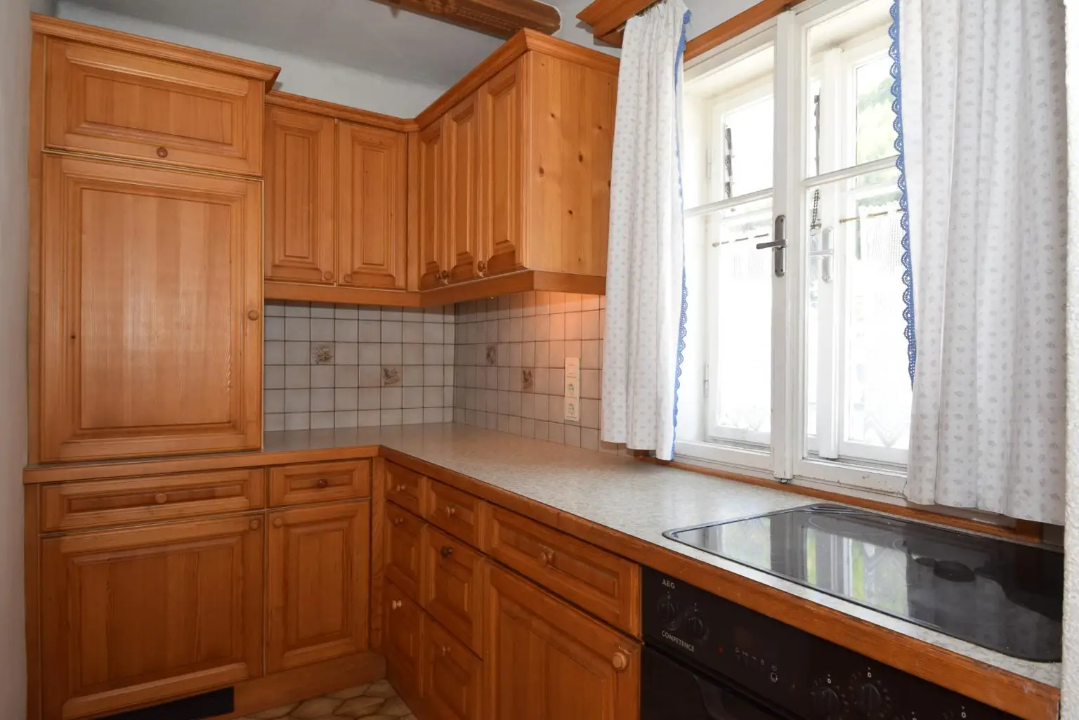 gepflegte Einbauküche