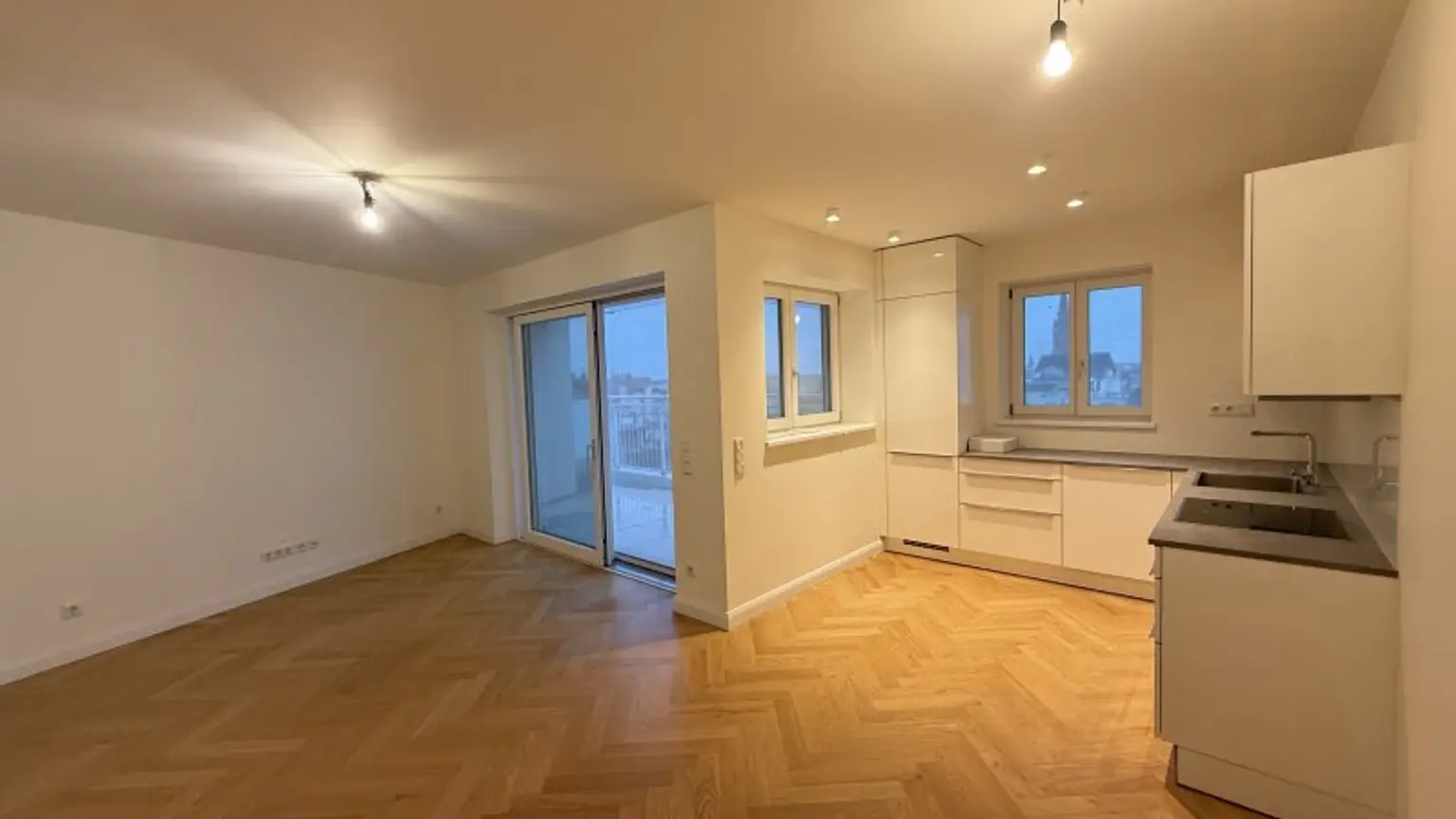 URANIA: 3 Zimmer mit hofseitiger Terrasse in Ruhelage: Luxus pur in Citynähe