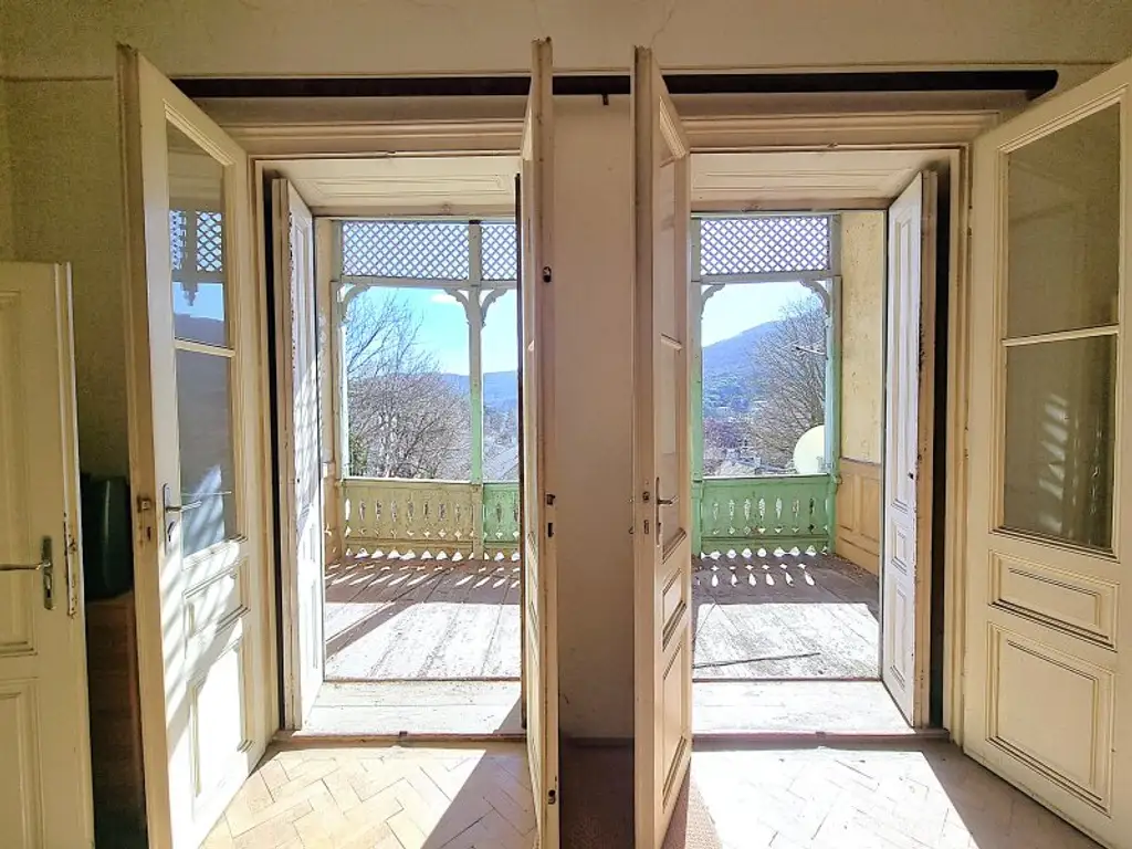 Ob alte Villa-neuer Bau, auf Riesengrund nach Süden schau!