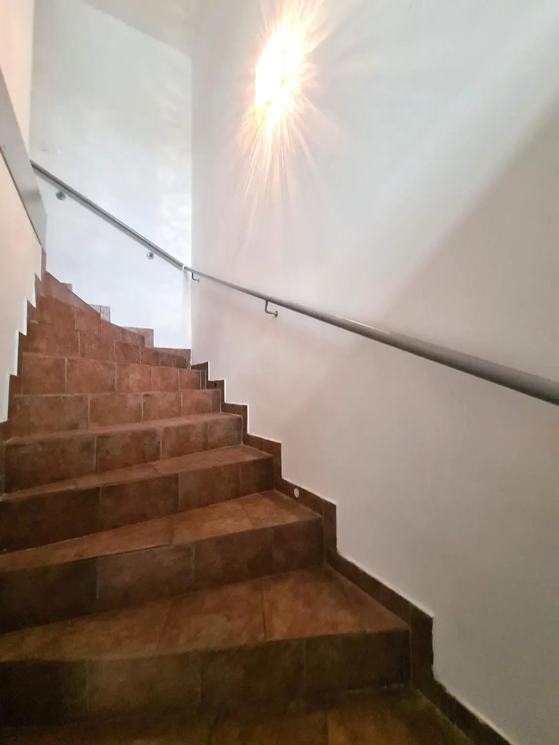 Top Maisonettenwohnung mit Dachterrasse, Garten und Carport!