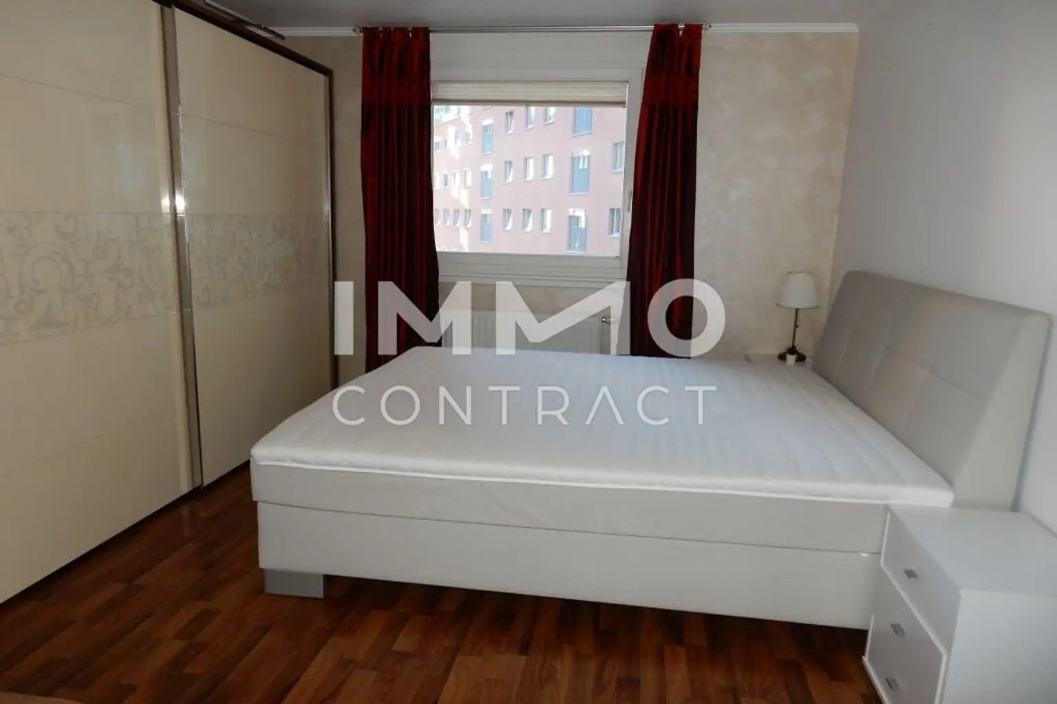 Voll möblierte 3 Zimmer Wohnung mit
Loggia, Pool, Sauna, Terrasse und
Fitnessstudio am Wienerberg!
