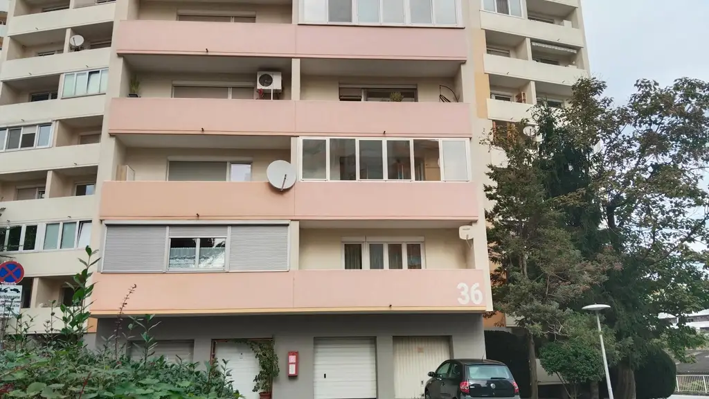 Frisch Renovierte 2-Zimmer Wohnung mit Loggia