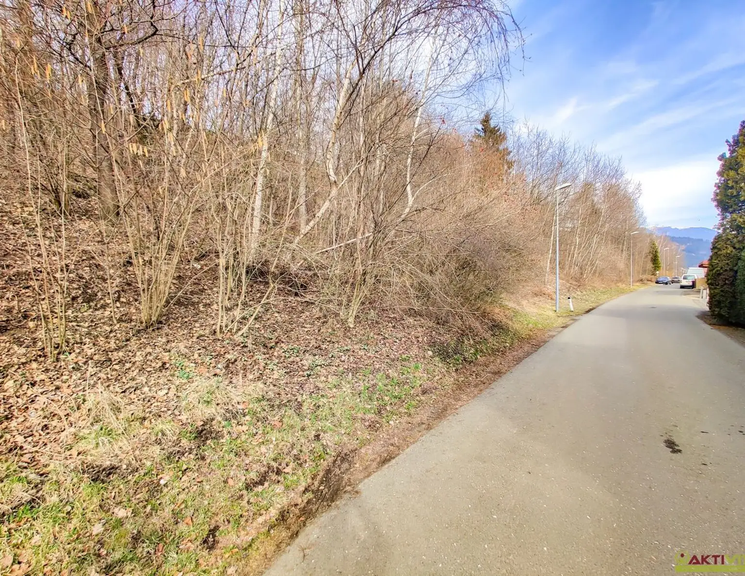 Großzügiges Baugrundstück mit Potenzial. - Verkauf auch in Teilflächen möglich und bis zu 1.450 m² Bruttogeschoßfläche realisierbar.