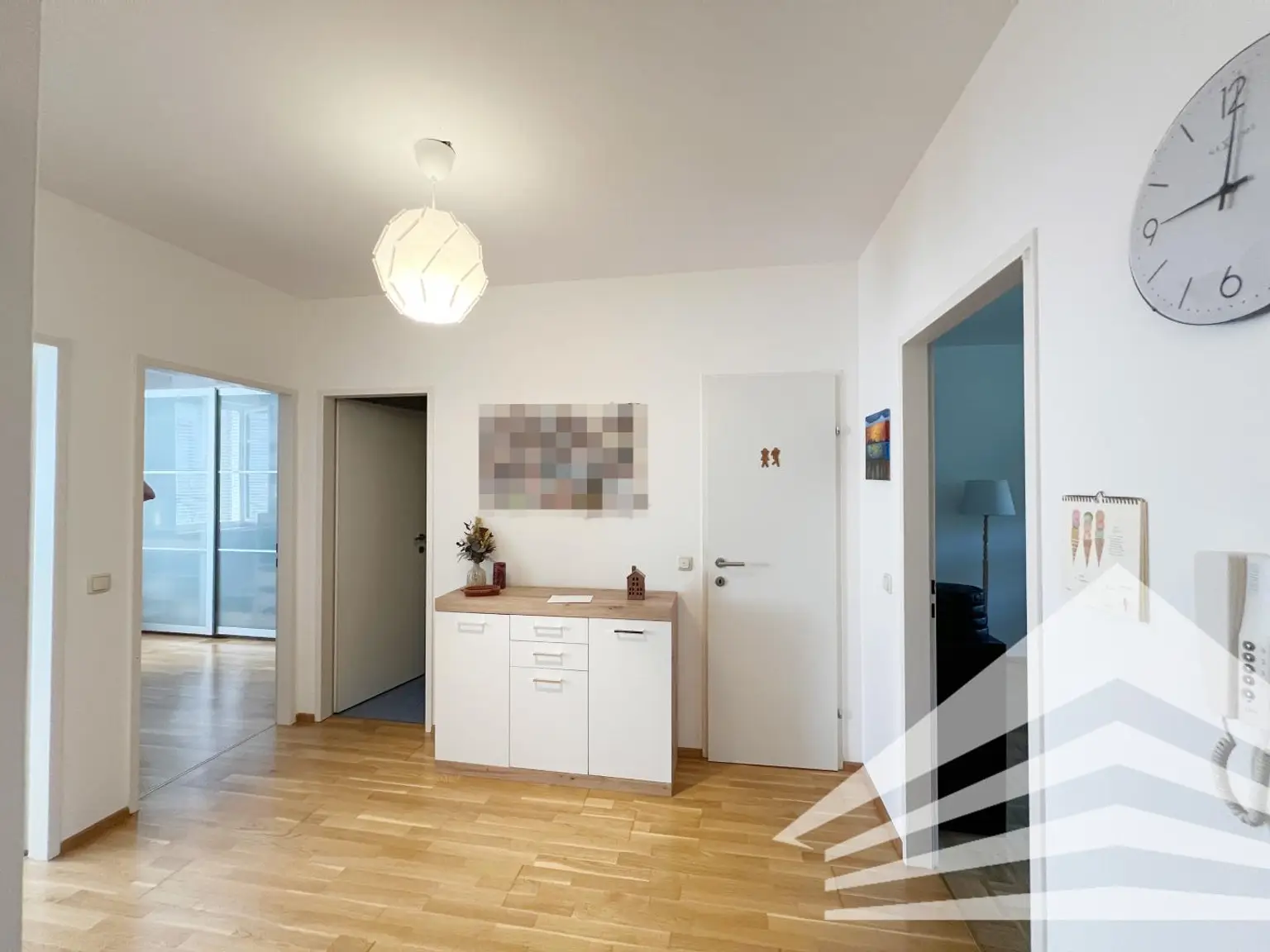 Gut aufgeteilte 3-Zimmer Wohnung mit Innenhof-Loggia und Küche!