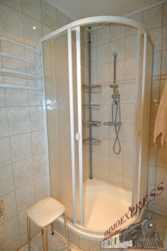 Ein-/ Zweifamilienhaus auf 1.490 m² mit Einliegerwohnung und Garage - Sackgasse