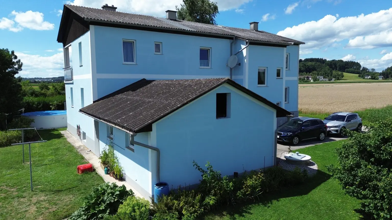 Zweifamilienhaus in ländlicher Alleinlage mit landw. Grundfläche
