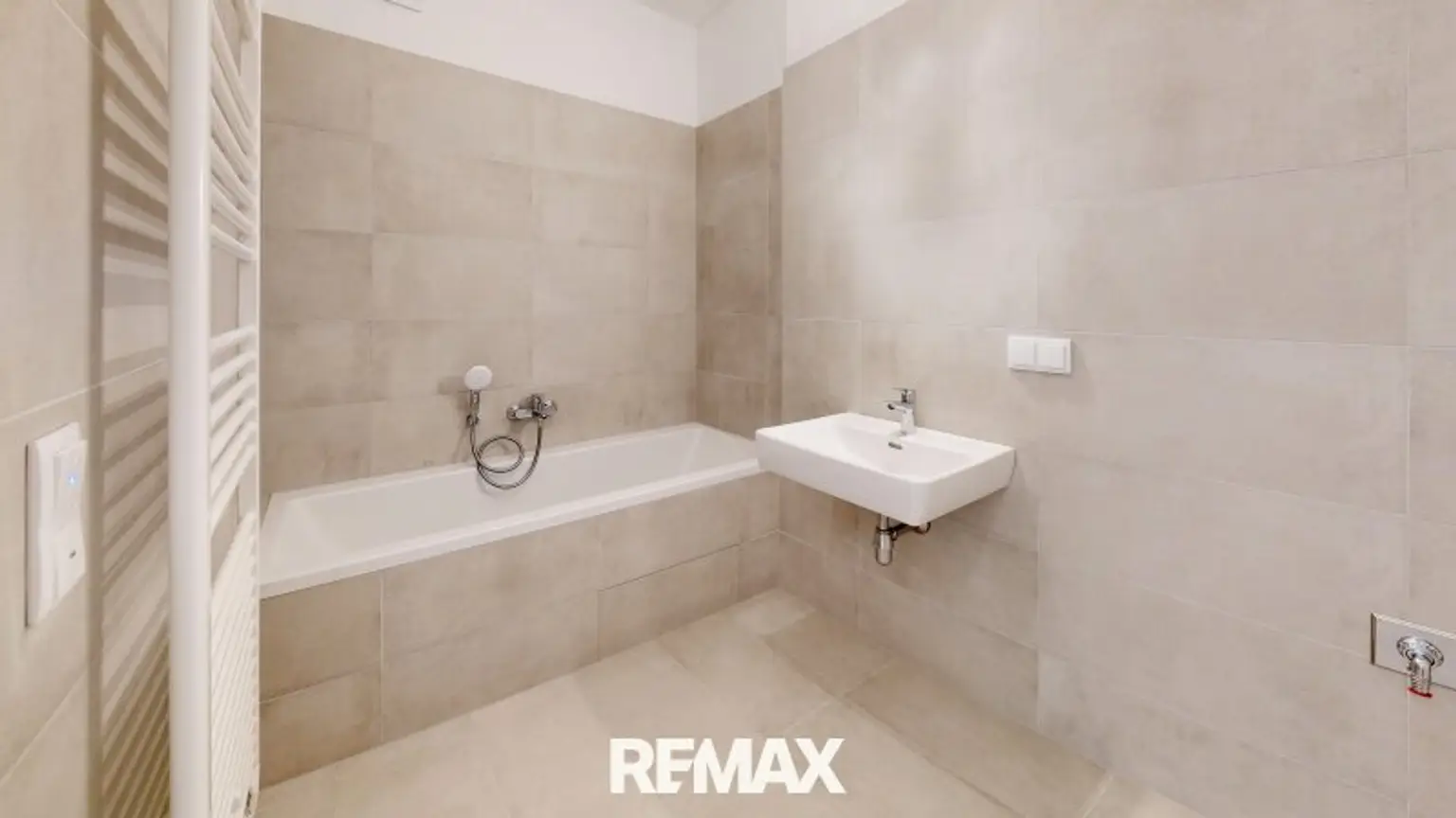 Bad mit Badewanne