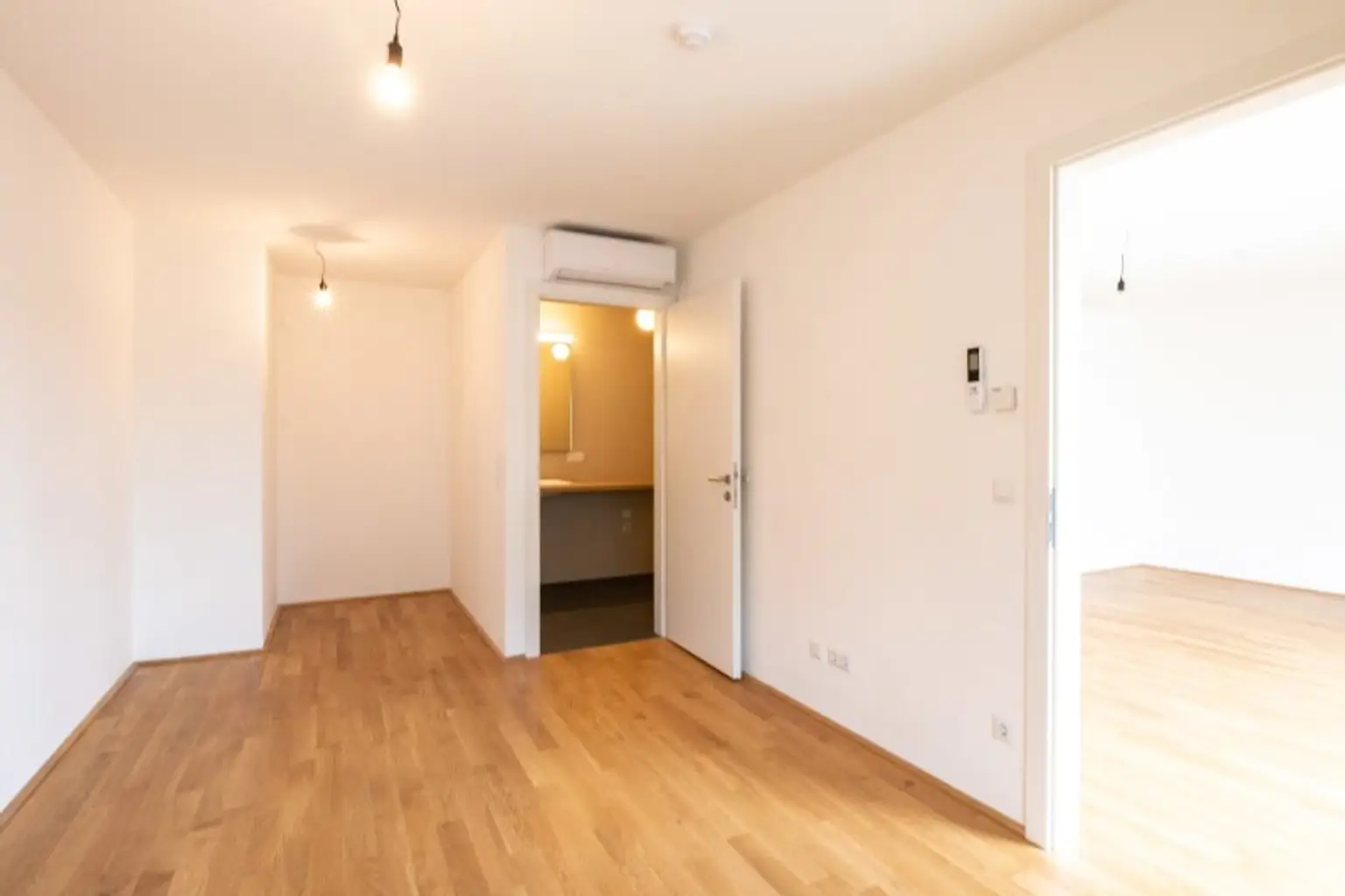 2-Zimmer DG Wohnung! West-Terrasse mit Fernblick! Erstklassige Ausstattung! ab Dezember