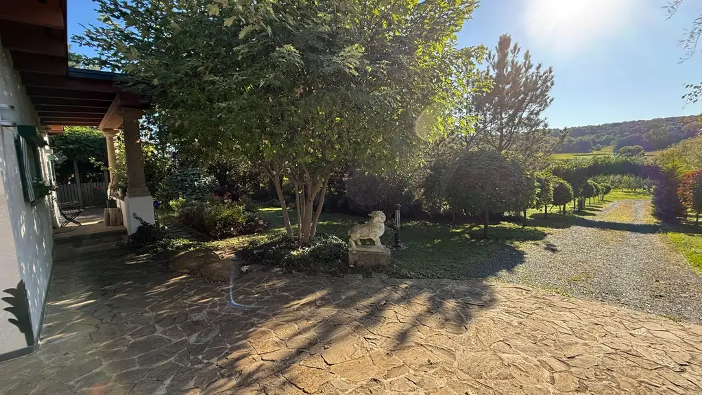 Attraktiver Bungalow auf einem großzügigen, sonnigen Grundstück in ruhiger Südlage