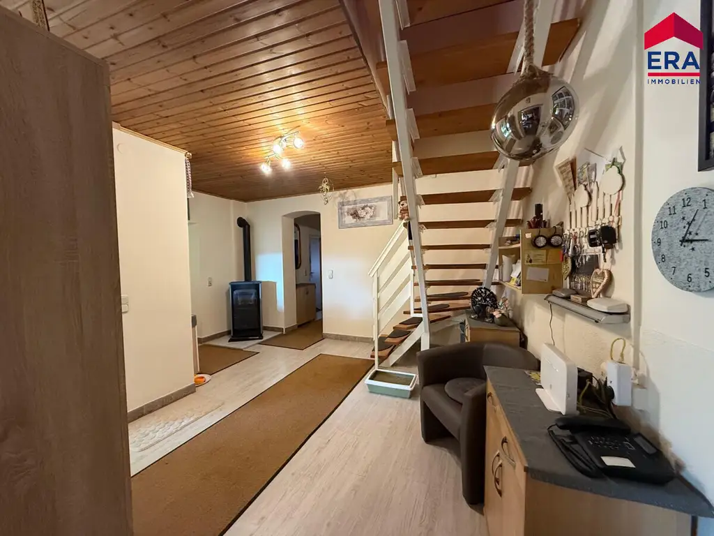 Charmantes Einfamilienhaus mit Weinkeller, Garten & Loggia – Sofort beziehbar!