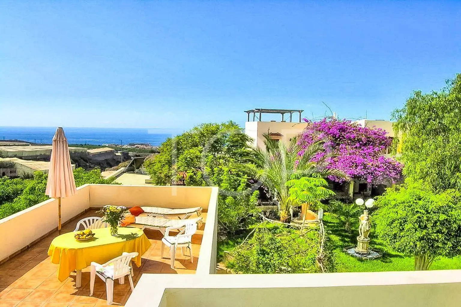 Romántica mansión con seis apartamentos en Costa de Adeje