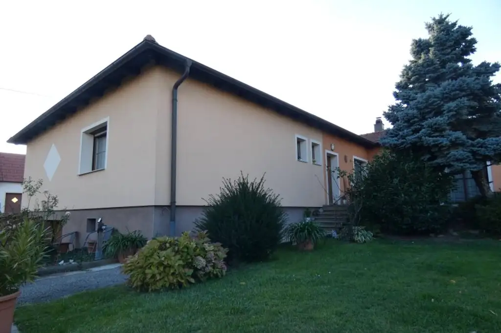 TOP GEPFLEGTES WOHNHAUS MIT GARTEN NATURNAH