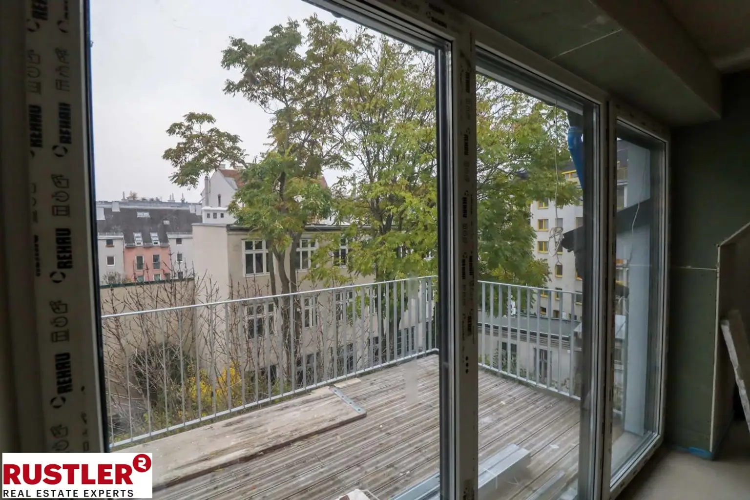 3-Zimmer-DG- Wohntraum mit Balkon - Nähe Kutschkermarkt