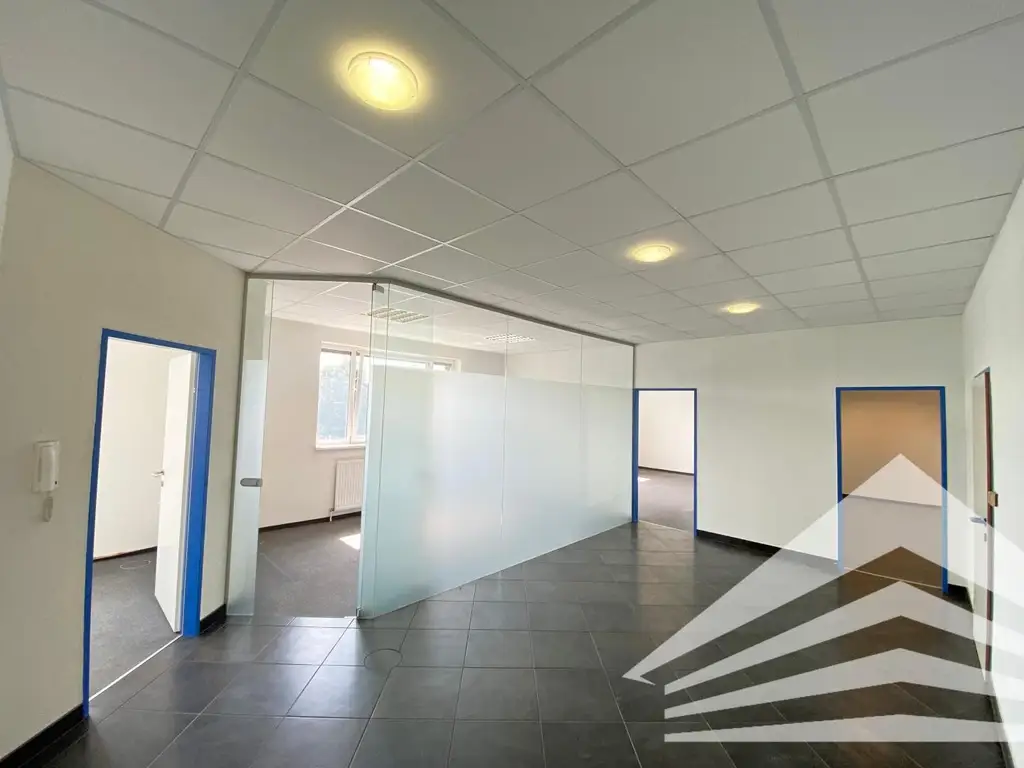 Gut sichtbares Büro mit Werbemöglichkeit in Leonding!