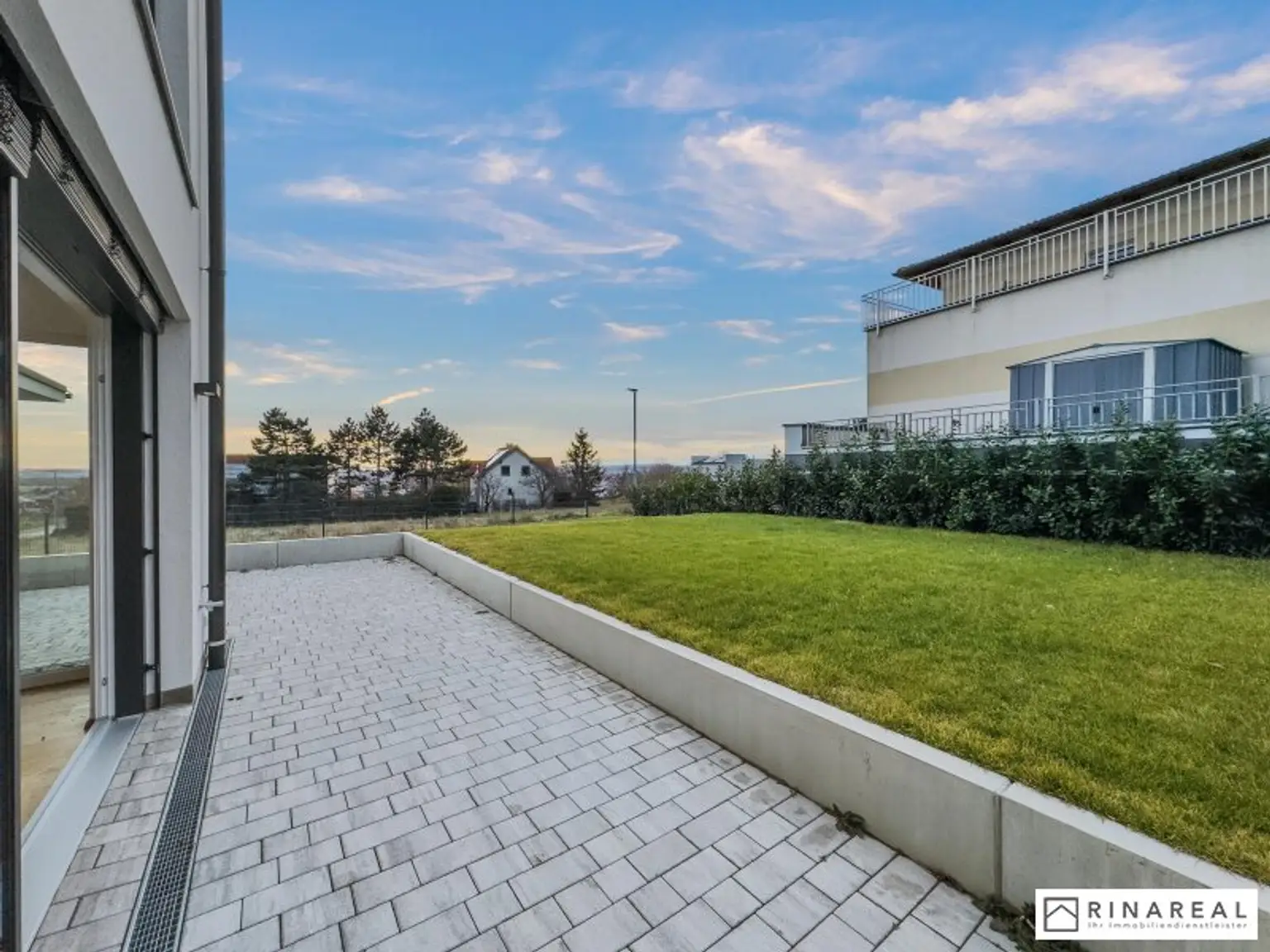 Wunderschöne, moderne & lichtdurchflutete Doppelhaushälfte zur Miete | 5 Zimmer - 140 m² | St. Georgen, Eisenstadt | AHORNGASSE