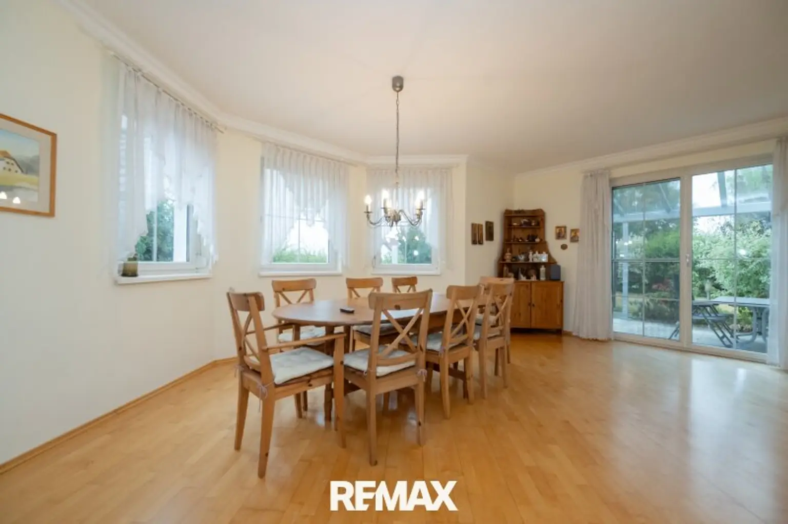 Wohnbereich mit Ausgang zur Terrasse (EG)