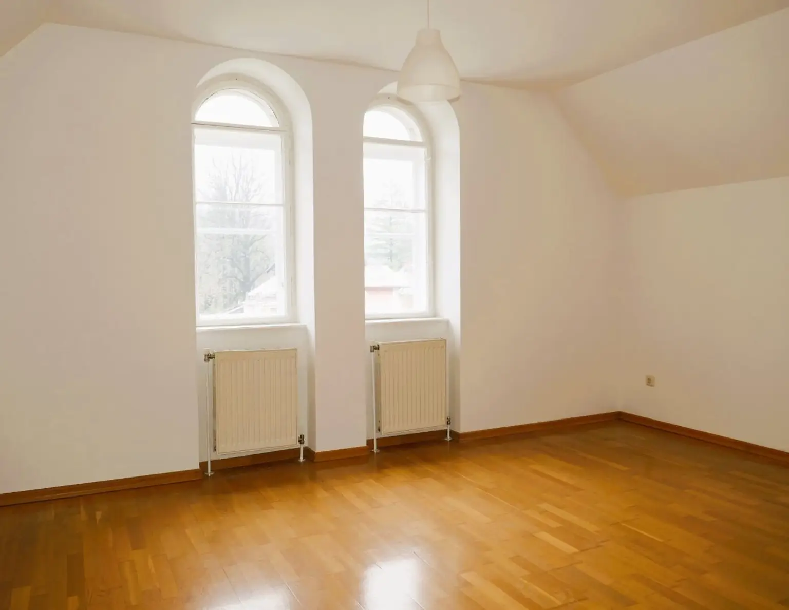 Wunderschönes Grundstück mit kleinem Zinshaus im Ortskern von Weissenbach an der Triesting!