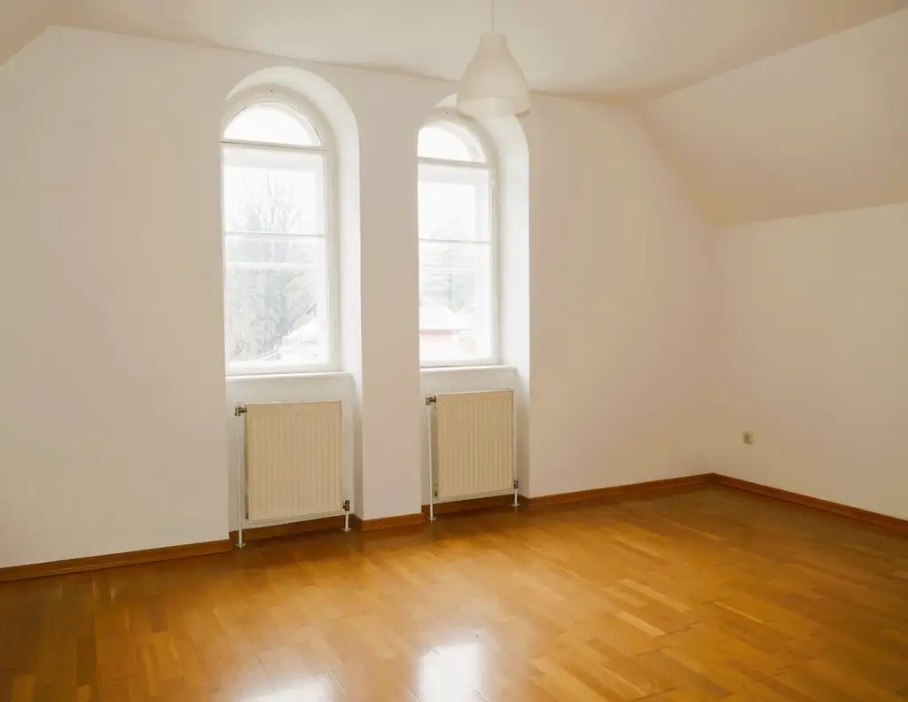 Wunderschönes Grundstück mit kleinem Zinshaus im Ortskern von Weissenbach an der Triesting!