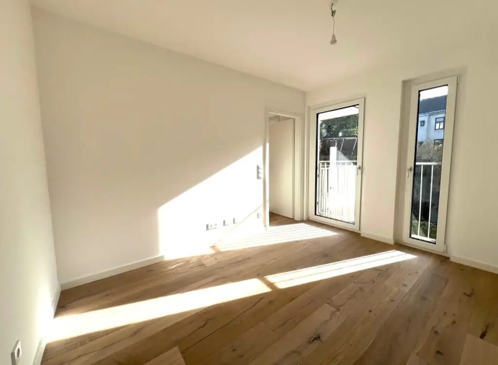 ERSTBEZUG! GEMÜTLICHE  2-ZIMMER-WOHNUNG MIT SÜD-WEST- BALKON