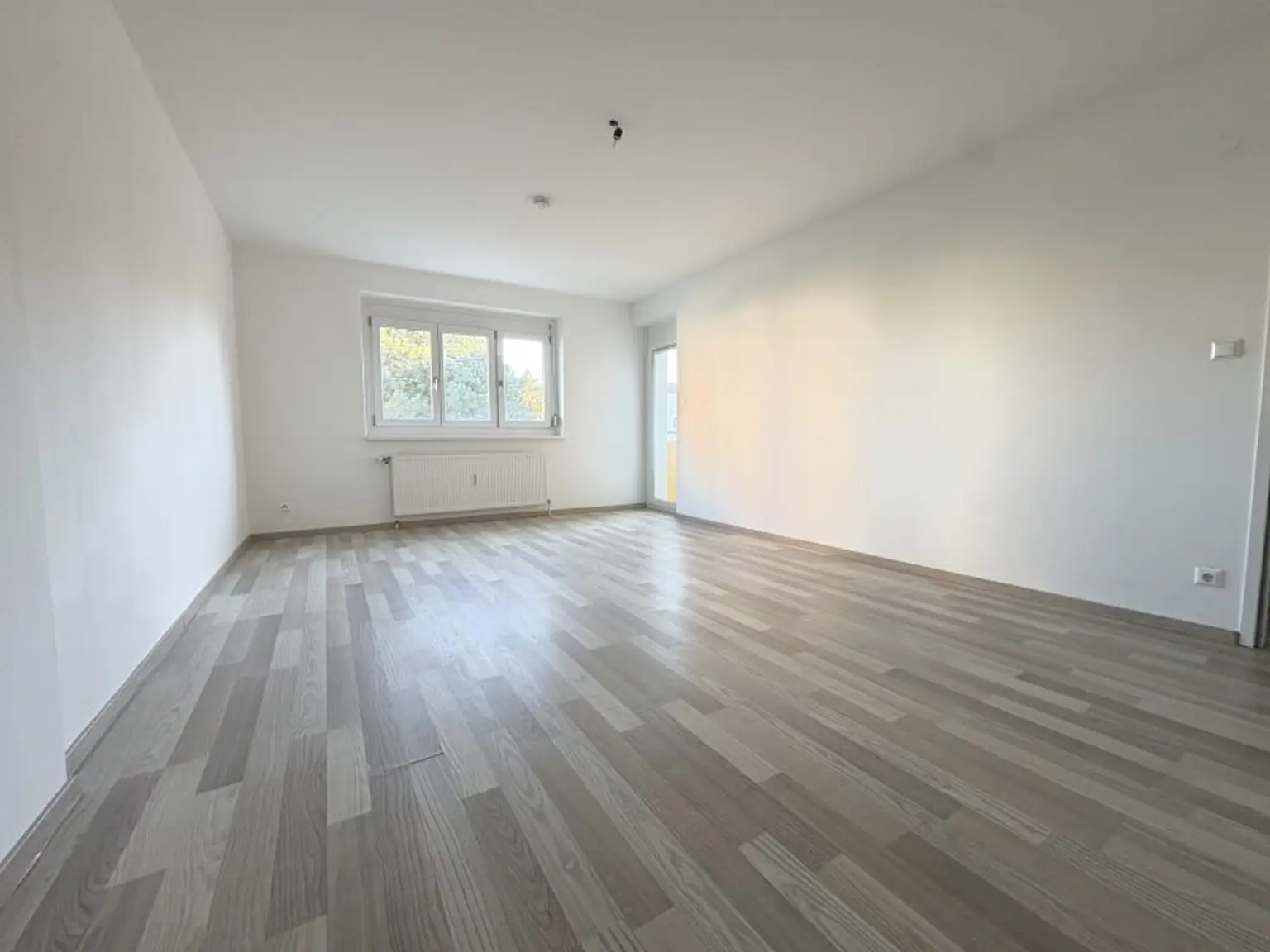 Gepflegte 2-Zimmer Wohnung mit Loggia -Traisenparknähe