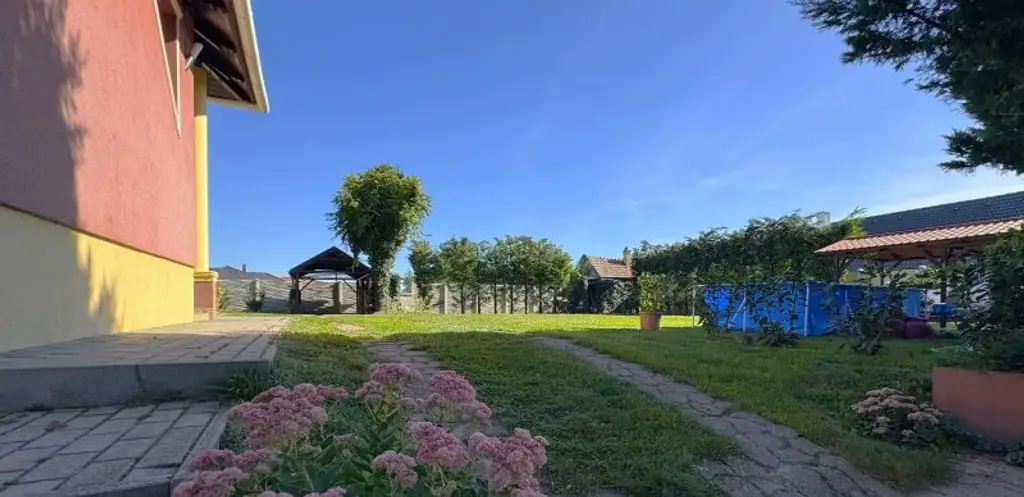 Schnäppchen In UNGARN bei der Österreichischen Grenze! Doppelgrundstück | neue Küche | Pool | Brunnen | niedrige Betriebskosten | großzügiger Garten | 2 Carports
