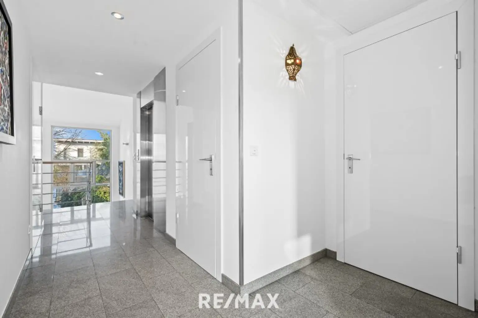 Vorraum im OG mit Aufzug