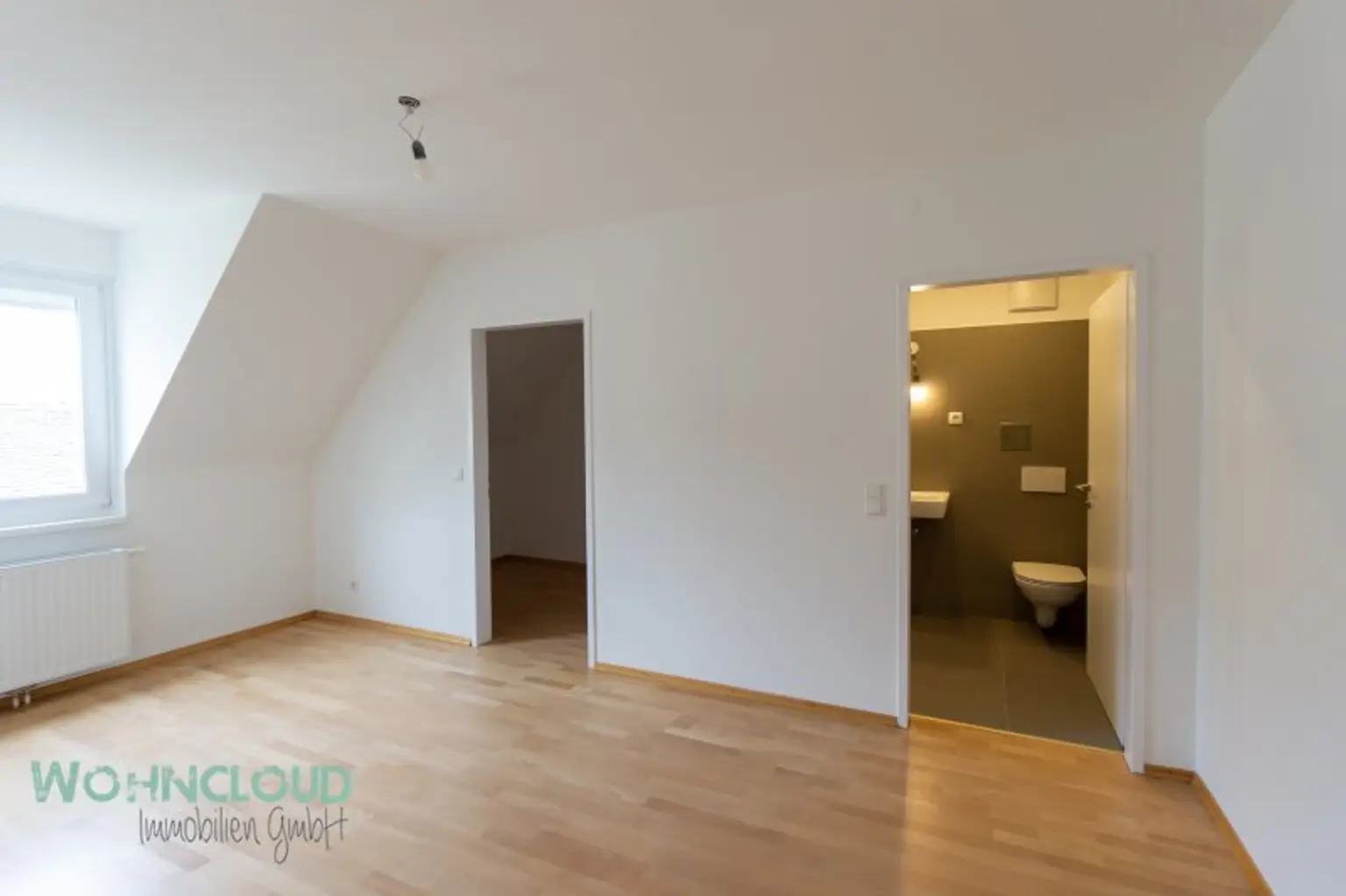 SCHLAFZIMMER UNTEN MIT BAD UND GARDEROBE