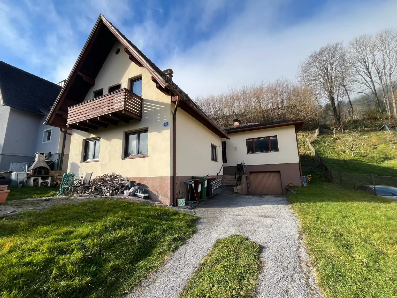 Familienfreundliches Ein- oder Zweifamilienwohnhaus mit 2 Wohneinheiten!