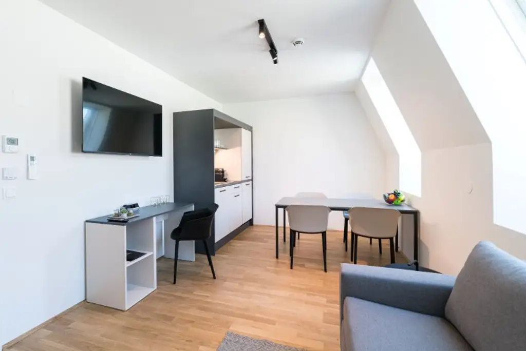 Kompakte 2-Zimmer DG-Wohnung