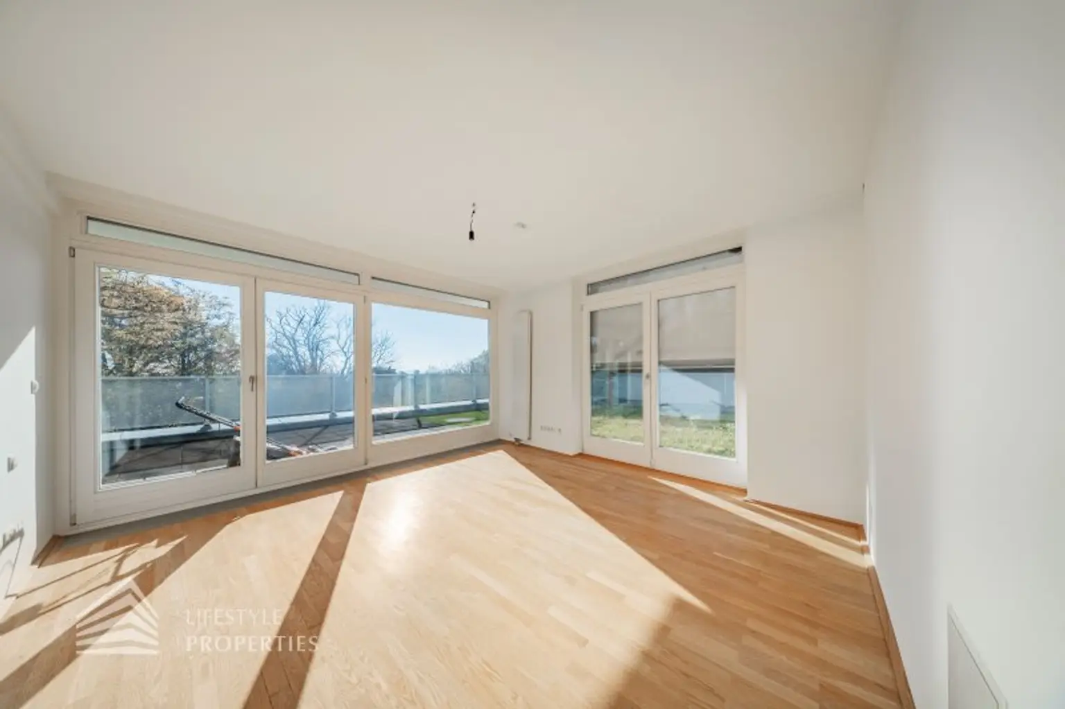 Wunderschöne 4 - Zimmer Wohnung mit Terrasse und Garten