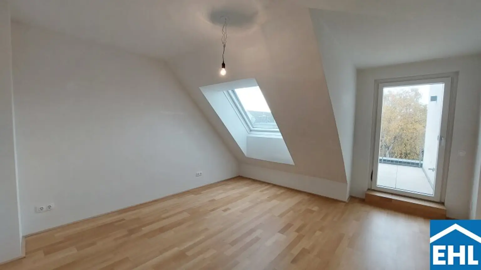 LEOPOLD XXI – Lichtdurchflutete 3-Zimmer-Dachgeschosswohnung mit 2 Balkonen!