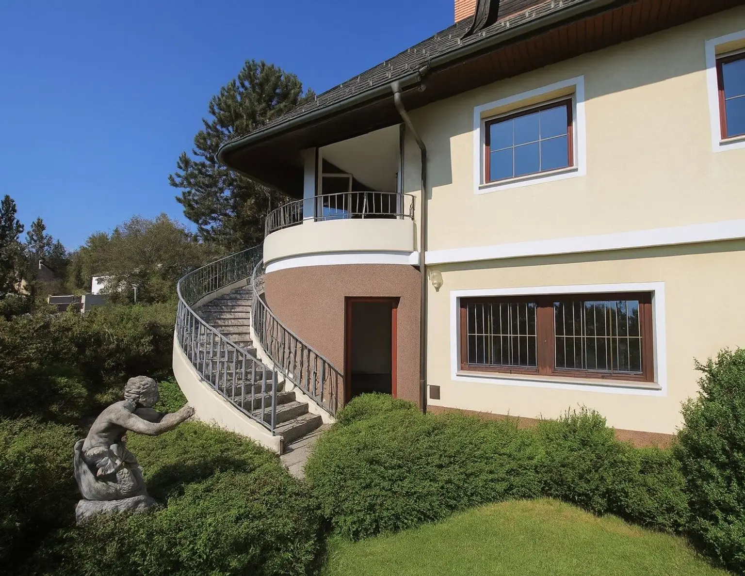 VILLA am Kreuzbergl, exklusive Lage 2-3 Wohneinheiten möglich!