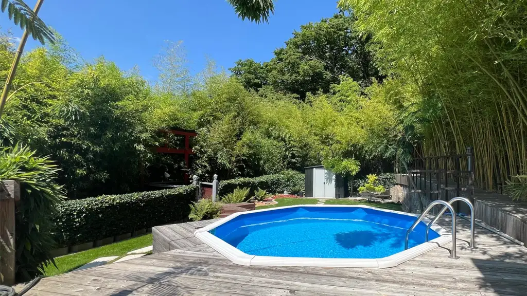 Wohnhaus mit wunderschönem Garten und Pool in erhöhter Lage!