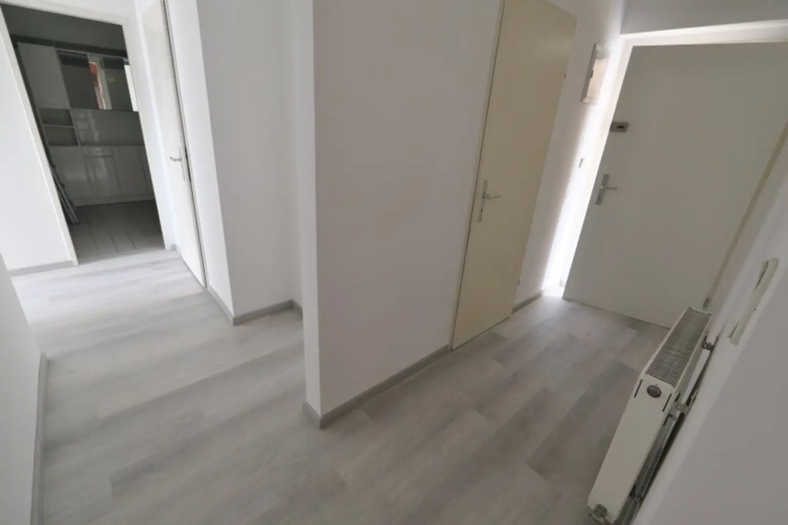 Nähe Innenstadt, Radetzkyplatz, UNBEFRISTETE Dachwohnung 3 Zimmer