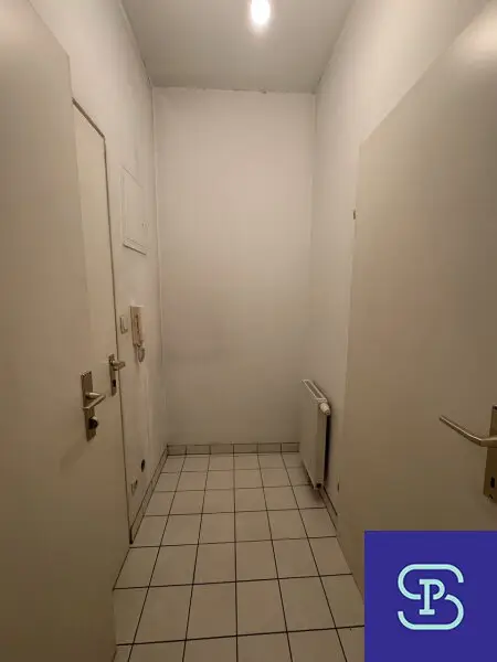 Provisionsfrei: Unbefristeter 45m² Altbau mit 2 Zimmern und Einbauküche - U1-Nähe!
