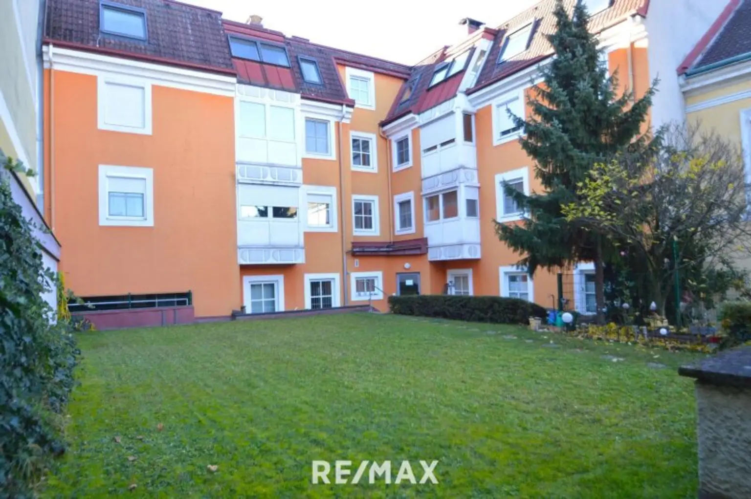 gepflegter Hof-Garten