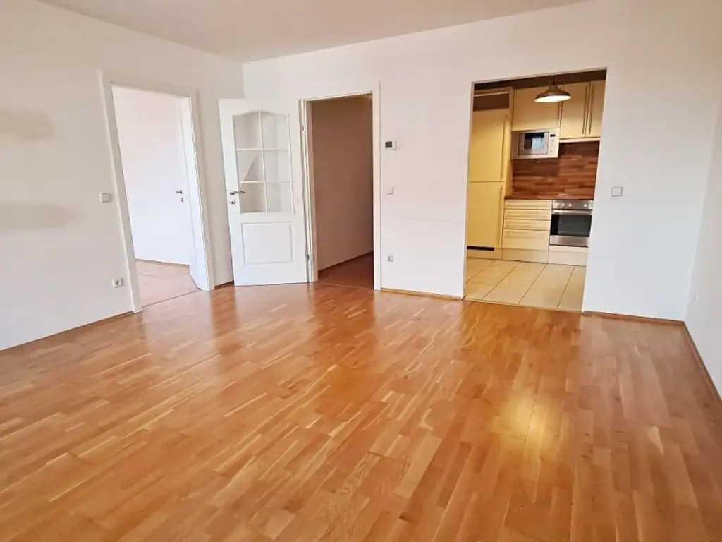 NASCHMARKT-NÄHE, 62 m2 Dachgeschoß, 2 Zimmer, Küche, Wannenbad, Parketten, U4-Nähe, Kettenbrückengasse