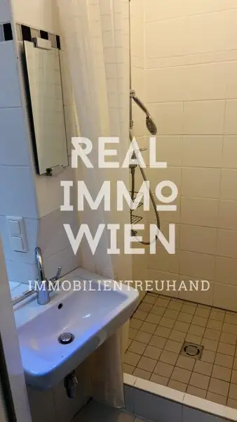 Hervorragende Anlage 5 Zimmer WG mit Stil im Gründerzeithaus