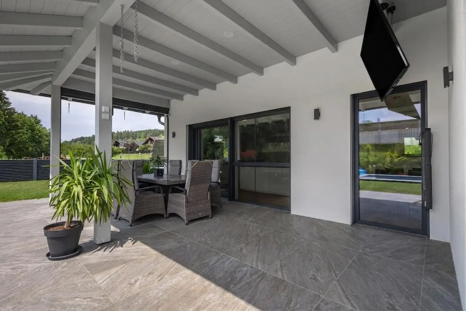 überdachte Terrasse