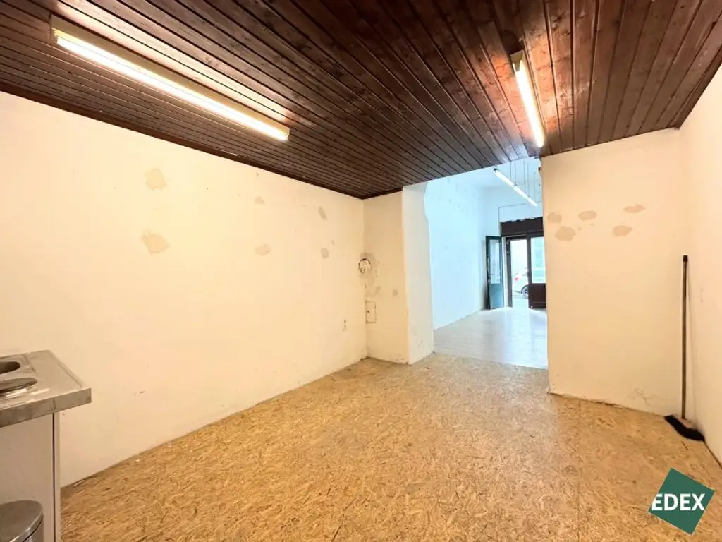 Sanierungsbedürftige 1-Zimmer-Wohnung in zentraler Lage